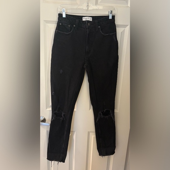 Abercrombie & Fitch Denim - Abercrombie Curve Love High Rise Skinny in Distressed Black, Size 2/26 Long